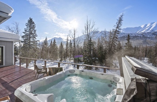 Eagle River House | Shiloh and Harmony - A Modern Oasis on 1.3 Acres with Stunning Unobstructed Mountain Views