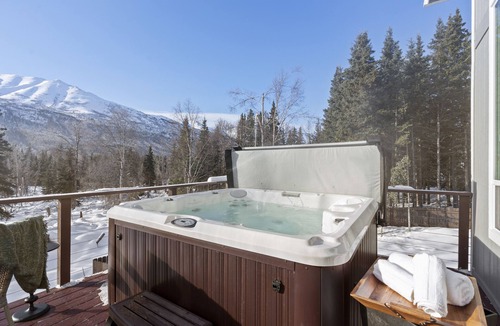 Eagle River House | Shiloh and Harmony - A Modern Oasis on 1.3 Acres with Stunning Unobstructed Mountain Views
