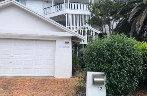 Sapphire Beach House | Shorebreak Studio Apartments