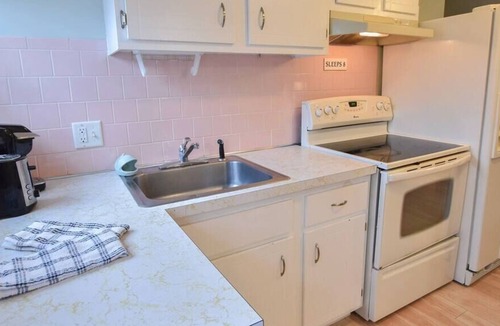 West Harwich House | Short Walk to Nantucket Sound Beach!