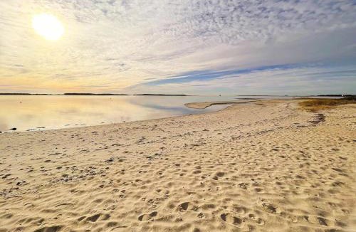 West Yarmouth House | Short Walk to Private Beach