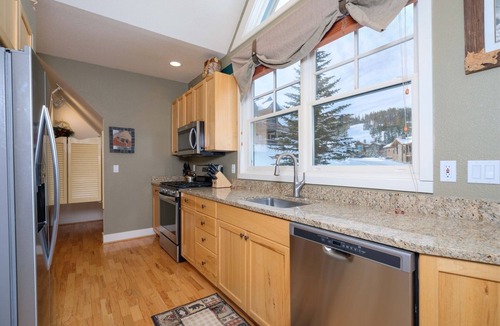 Saddle Ridge House | Ski-in/out 4BR Luxury Saddle Ridge Townhome in Moonlight Basin, Hot Tub, Views