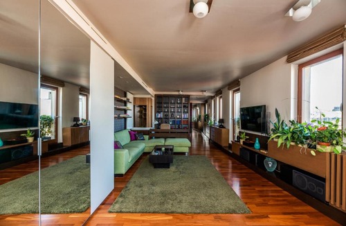 Inner City Budapest Apartment | Skyline View Apartment with En Suite Sauna
