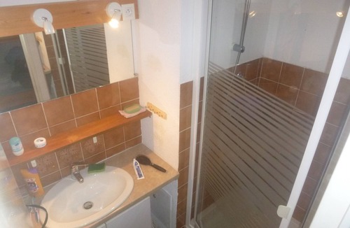 Allos Apartment | south-facing ground floor apartment overlooking meadow, direct access to ski slopes and shops