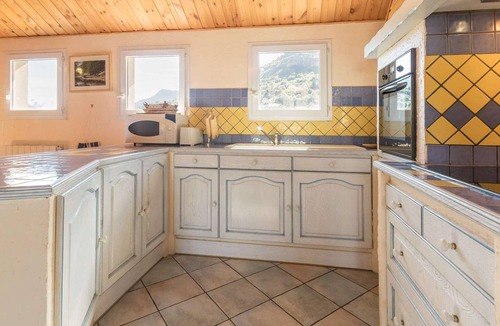 Briancon Apartment | Spacious apartment in Briançon with private garage