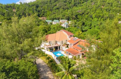 Glacis House | Spacious House with Shared Pool in Machabee