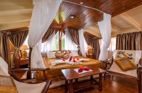 Glacis House | Spacious House with Shared Pool in Machabee