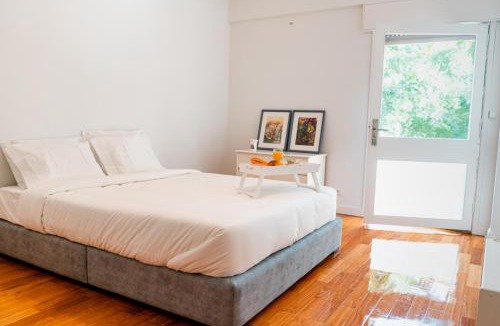 Foz do Douro Apartment | Spacious, Luxurious, and Charming Apartment in Premium Porto Location with PARKING