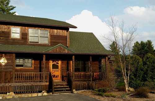 Lake Placid House | Spacious townhouse in Lake Placid with all amenities + 3 in-suite bathrooms