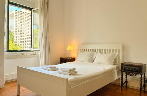 Santos Apartment | Stay as a Local! Santos Historical 6 Bedroom Apartment III