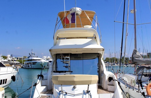 Antibes City Centre Boat Rental | Stay on a luxurious and elegant yacht