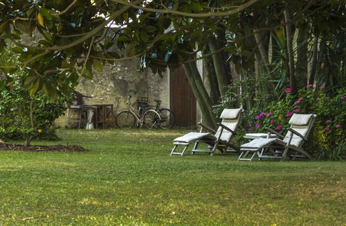 Avane Apartment | Stay, think and relax. Classic layout. 15' drive from Pisa, Lucca and the beach.