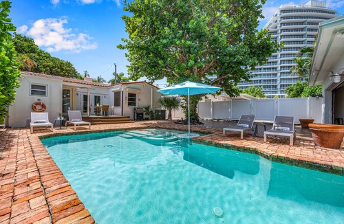 Lauderdale Beach House | Steps from Beach/Quaint Cottage/Heated Pool/Sand Key/RESlDENCES