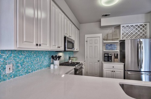Seagrove Beach House | Steps from the pool and Beach - Renovated - `Texas Tide` - 4 bikes included