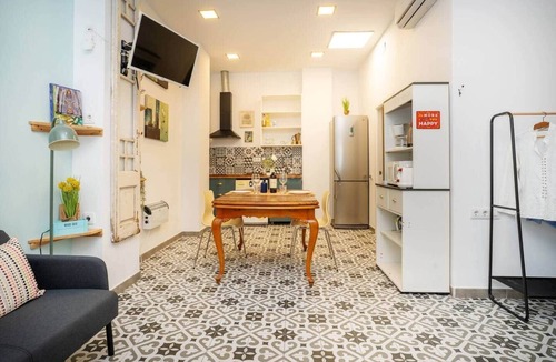 Sant Adria de Besos Apartment | Studio 10' walk to the beach and 20' Barcelona city center/15' Forum Barcelona