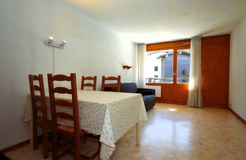 Les Houches Apartment | Studio cabin for 4 with parking, near cable cars