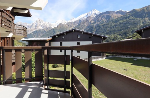 Les Houches Apartment | Studio cabin for 4 with parking, near cable cars
