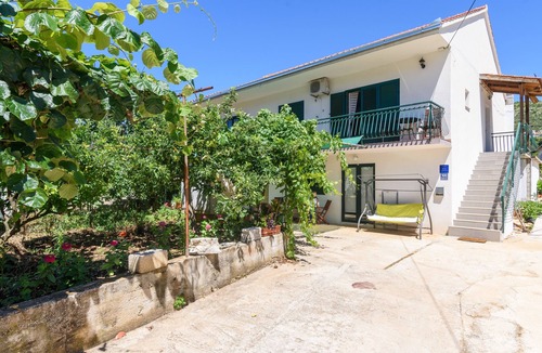 Marina Apartment | Studio flat with terrace Marina, Trogir (AS-14258-b)