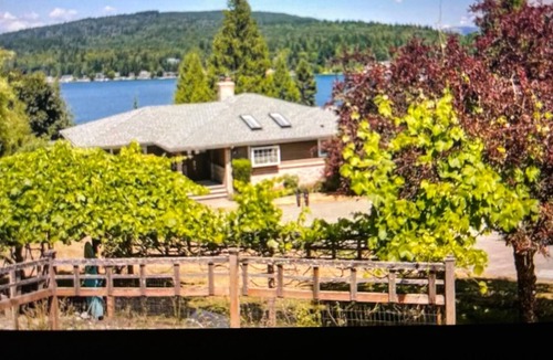 Sudden Valley House | Stunning Geneva 4-Bedroom Villa W/ Lake View and Hot Tub