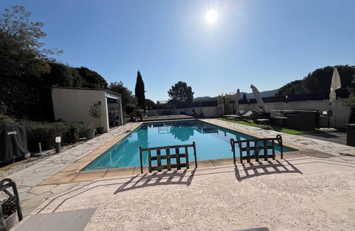 Les Esterets du Lac House | Stunning Villa & Garden, peaceful, large private pool, near the lake and beaches