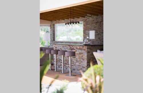 Loule Villa | Stunning villa, heated pool, pool bar, sea views