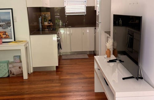 Bondi Apartment | Styled Bondi one-bed | 15 min walk to beach, cafés 2 mins & Westfield nearby.