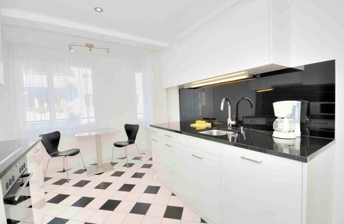 Seefeld Apartment | Stylish 1BR near lake and Opera (Flower 11)