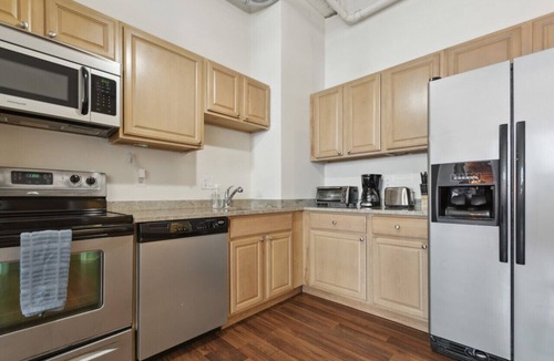 Newbold Apartment | Stylish 2-BR , Gym, Wifi, Workspace, Target | Speakeasy Apt