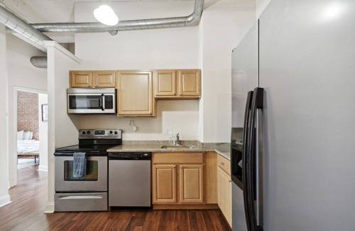 Newbold Apartment | Stylish 2-BR , Gym, Wifi, Workspace, Target | Speakeasy Apt