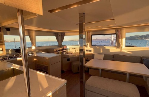 Port Grimaud Boat Rental | Sun-Kissed Sailing Adventure in Provence-Alpes-Côte d'Azur