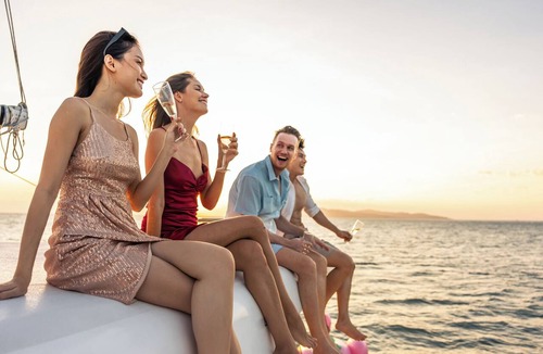 7th Arrondissement Boat Rental | Sun-Kissed Sailing Adventure to Viejo Puerto