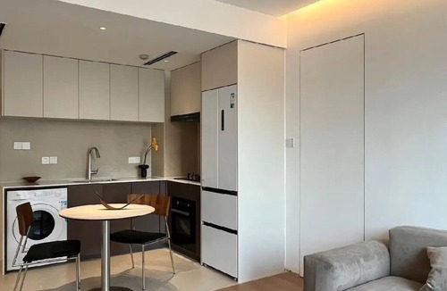 Xuhui Apartment | Sunny Abode鼎园C Newly renovated near Xintiandi