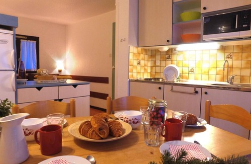 Saint-Leger-les-Melezes Apartment | Swimming pool, sauna, hammam, parking, tv, ski locker, 25m², Saint-Léger-les-Mélèzes