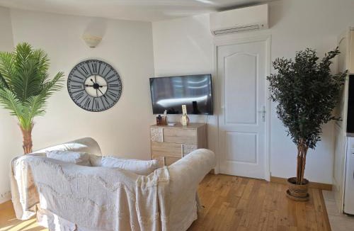 Les Adrets-de-l'Esterel Apartment | T3 vue mer et Esterel calme parking, proche plages La Perla Bianca