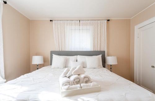 Brooklawn - St. Vincent Apartment | The B&W Haven 3BR private office by LI Ferry