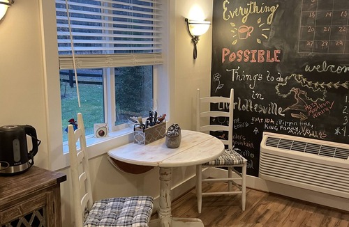 Boyd Tavern House | The Barn studios with a view near Monticello and wineries!