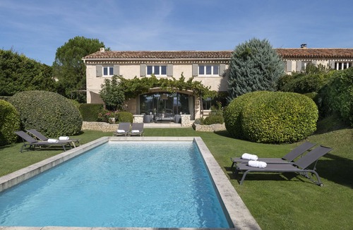 Joucas House | The bastide villa with private garden and pool