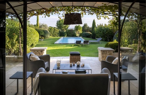 Joucas House | The bastide villa with private garden and pool