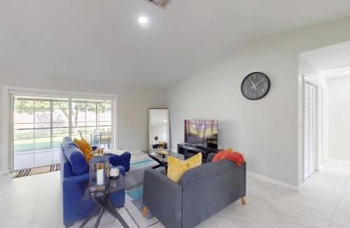 Lauderhill House | The Coral Wave