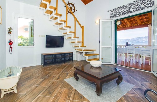 Postira Apartment | The cottage consists of 2 housing units, which are connected by external stairs.