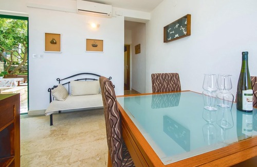 Postira Apartment | The cottage consists of 2 housing units, which are connected by external stairs.