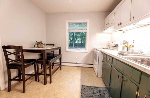 Miller Place Apartment | The Dogwood Inn - an eclectic north shore retreat