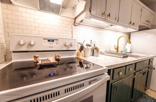 Miller Place Apartment | The Dogwood Inn - an eclectic north shore retreat