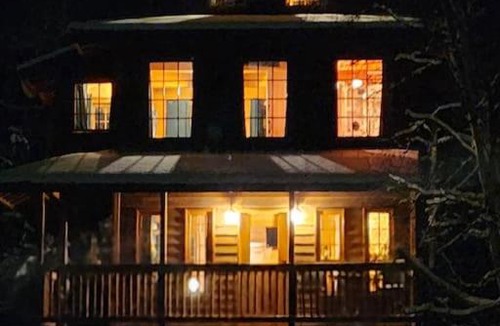 Palmer House | The Eagle's Nest Treehouse Cabin