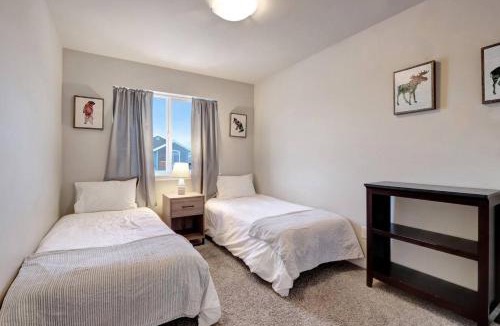 Northeast Anchorage House | The Eastside Townhome Of Ophir
