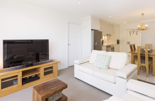 Jindabyne Apartment | The Edge 5 - Modern 2BR Apartment l WiFi l BBQ l Lrg Balcony