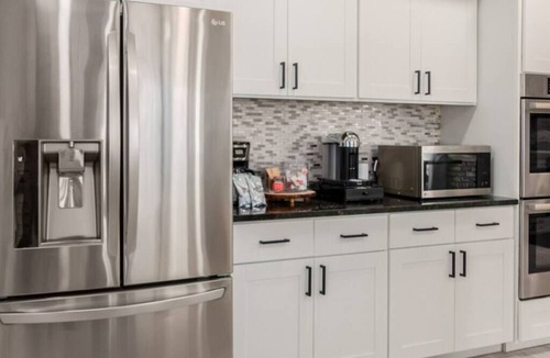 Mesa House | The Gatsby - Sleeps 22 in beds!