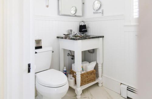 West Harwich Bed & Breakfast | The Platinum Pebble Boutique Inn - Adults Only Property