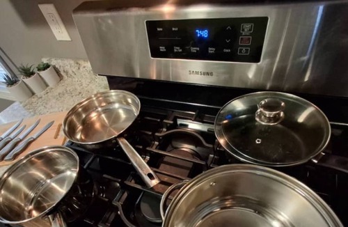Mount Pleasant Apartment | The Primo-Suite at Lower Atwells Ave 2B Apt P
