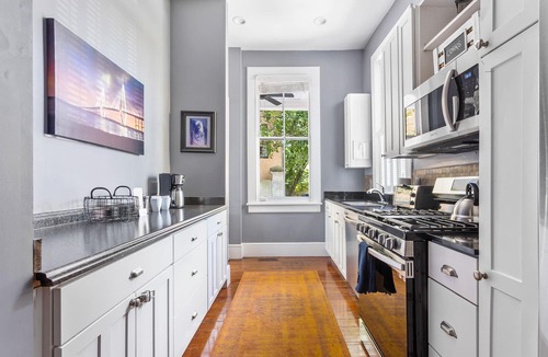 Cannonborough Elliotborough House | The Sunsetter | Only 1 block to King!